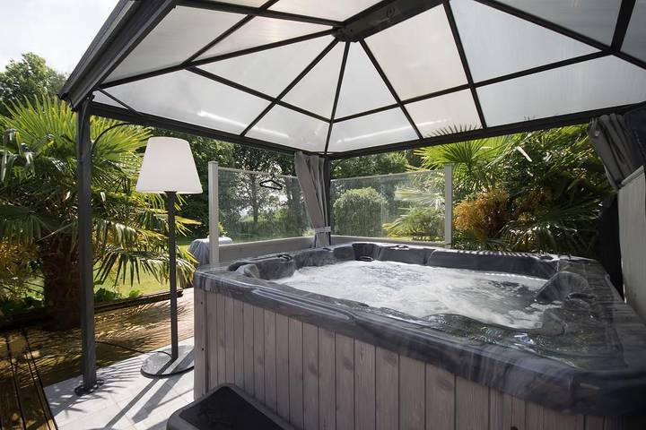 Gîte pour 6 personnes, avec terrasse et jacuzzi ainsi que sauna et jardin dans Guerlédan - 2