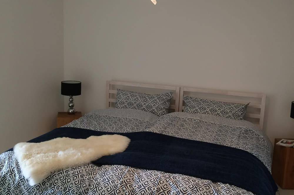 Ganze Wohnung, Helle und moderne Ferienwohnung, nur 100 Meter zum Badestrand am Ammersee in Breitbrunn am Ammersee, Herrsching