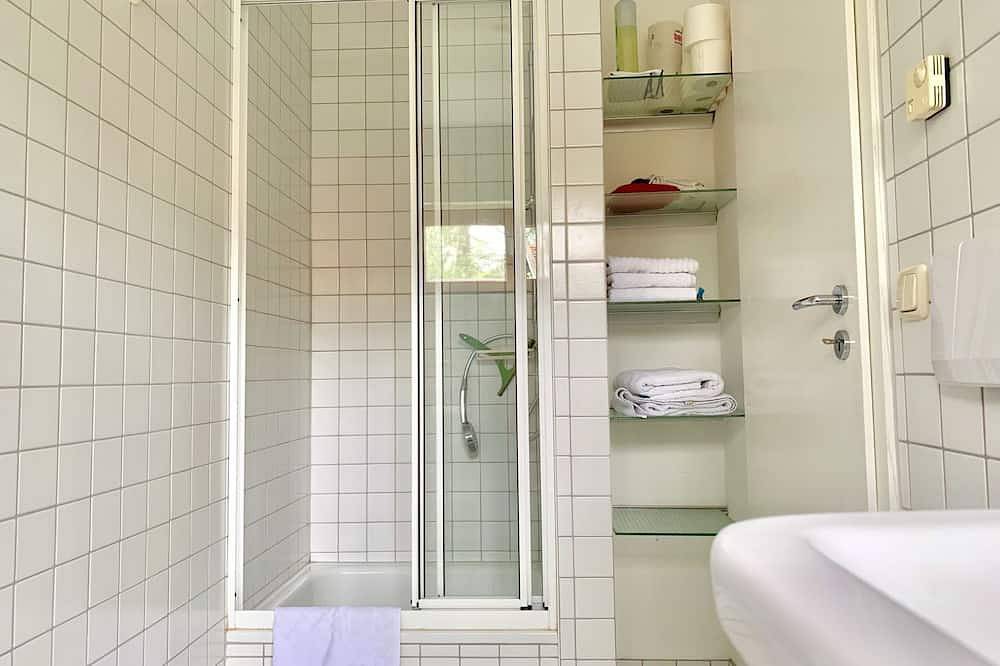 Ganze Wohnung, Ferienwohnung 40m², Erdgeschoss, Wohn/Schlafraum mit Kochnische, Terrasse, W-Lan in Wildenwart, Frasdorf