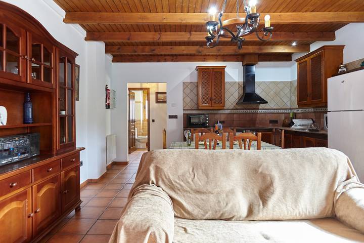 Country House 'Alojamiento Rural La Ventilla' with Mountain View, Private Pool and Wi-Fi in Arbuniel, Cambil