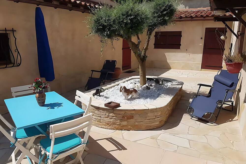 Small apartment under villa with shops near swimming pool 30mm from the sea in La Bouilladisse, Marseille und Umgebung