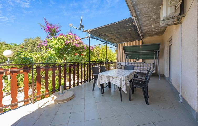 Gîte pour 6 personnes, avec terrasse à Šibenik - 3