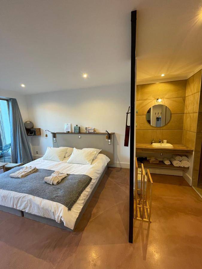 Location de vacances pour 2 personnes, avec piscine ainsi que vue et jardin à Opoul-Périllos - 2