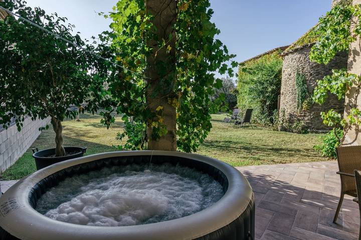 Vacation Home "Can Cortada" with Mountain View, Private Terrace & Barbecue in Cantallops, Upper Empordà