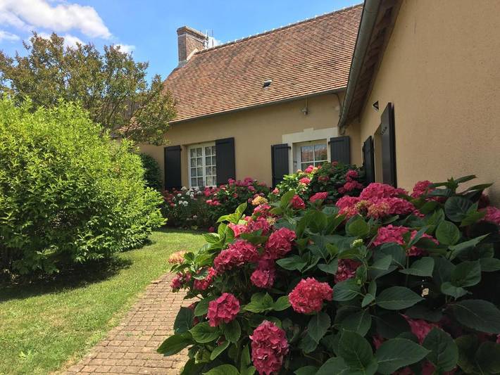 Chambre d’hôte pour 2 personnes, avec jardin et vue ainsi que piscine et bassin pour enfant à Marigné-Laillé