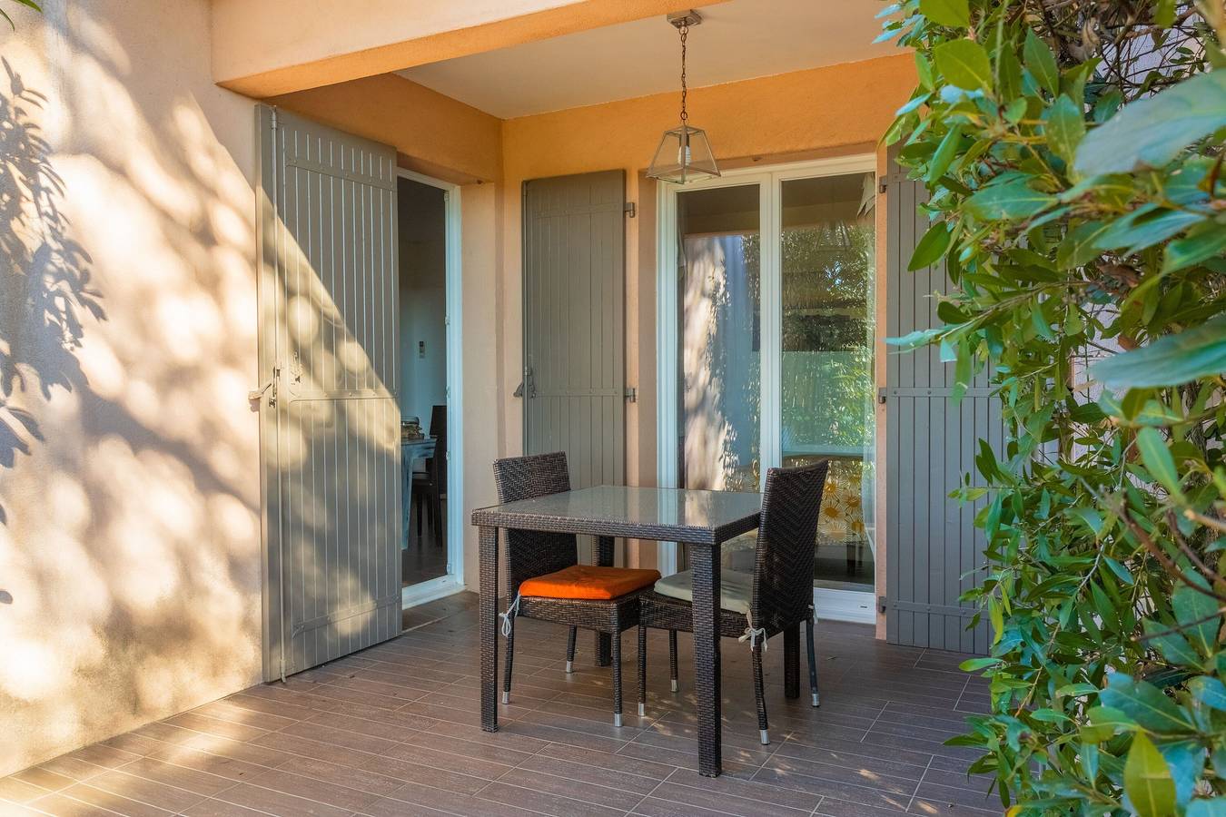 Entire studio, Studio "2 - Le Mas Du Soleil" with Sea View, Wi-Fi and Air Conditioning in Sainte-Maxime, Draguignan region