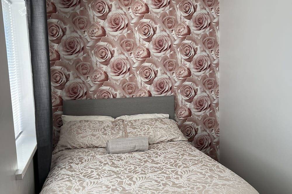 Beautiful home in peaceful neighbourhood  with great amenities around in Wigan, Greater Manchester