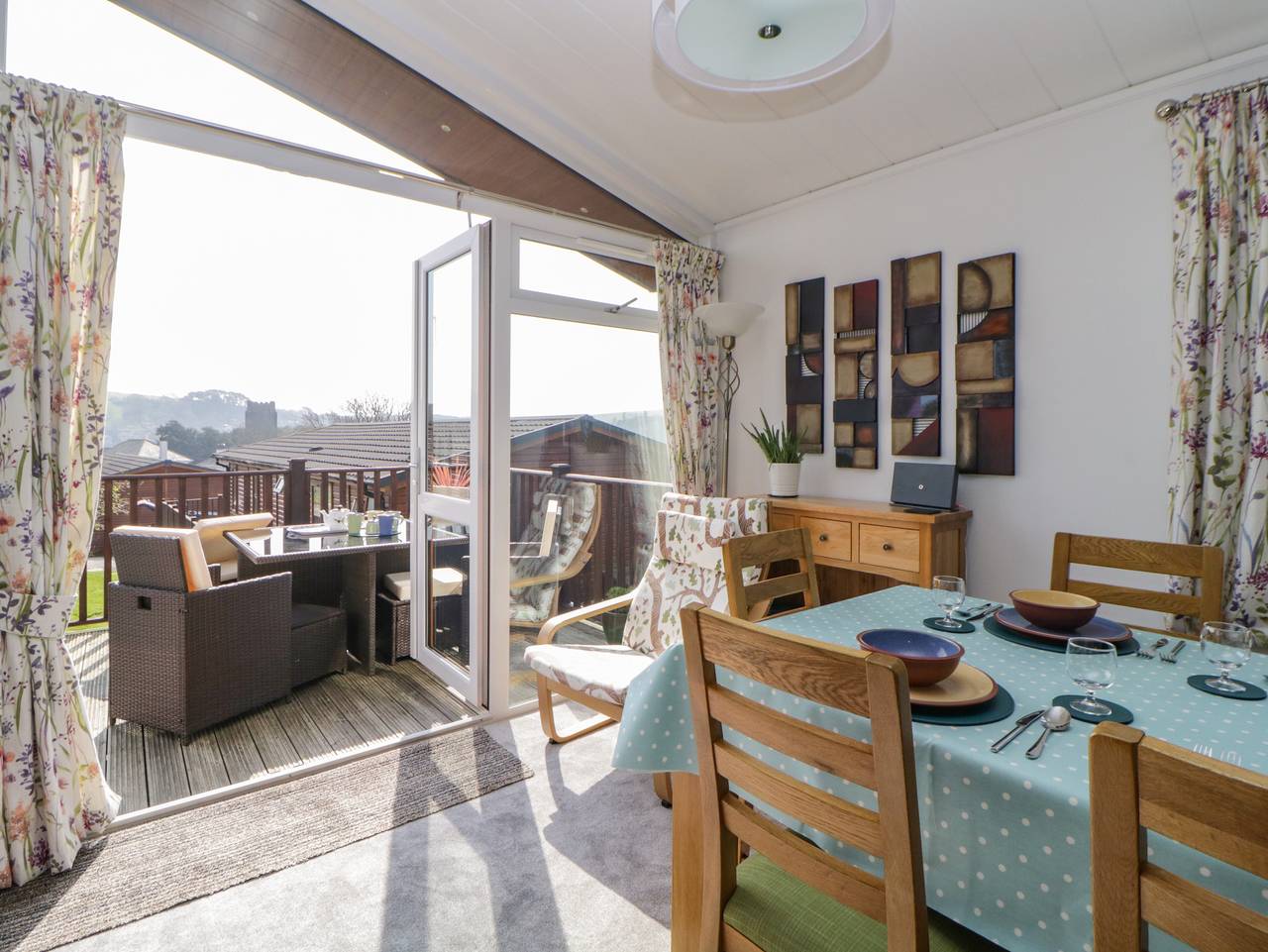 Meadow Lodge in Newton and Noss, South Devon