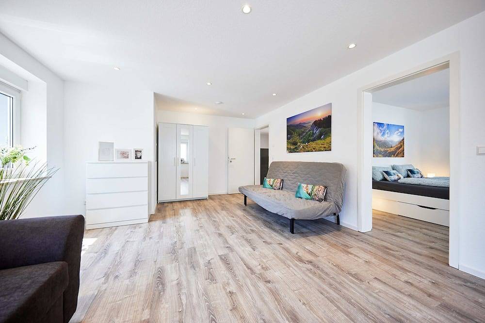 Ganze Wohnung, Frisch renovierte Ferienwohnung nur 300m vom Bahnhof in Europa-Park, Ringsheim