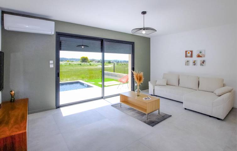 Location de vacances pour 10 personnes, avec terrasse ainsi que piscine et jardin à Puy-Saint-Martin - 3