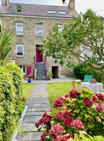 Gîte pour 8 personnes, avec terrasse et jardin dans Locmaria (Groix)