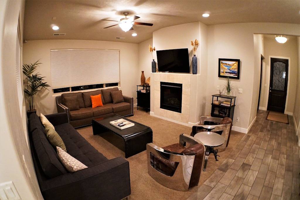 Zweckgebautes Ferienhaus: 3 Schlafzimmer + Schöner Pool / Park / Wanderwege / Snowcyn in Santa Clara (UT), Zion Nationalpark