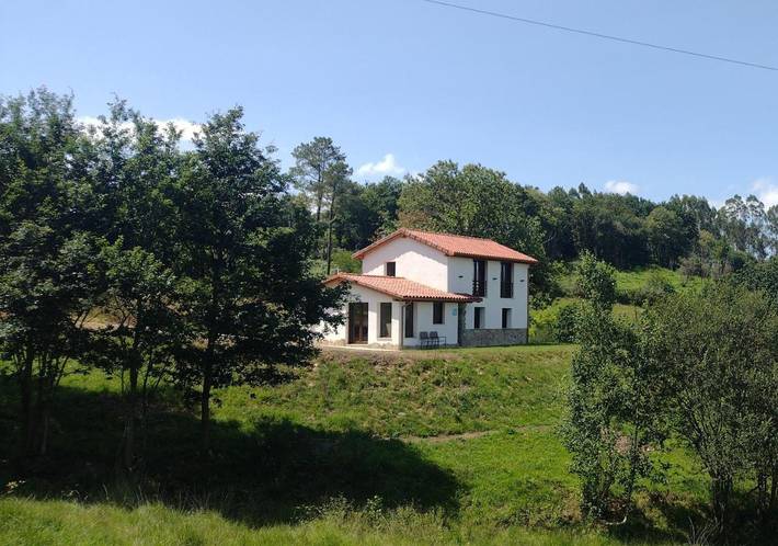 Casa rural para 7 personas, con Balcón y Jacuzzi además de Terraza y Jardín en Grado