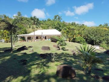 Location de vacances pour 7 personnes, avec jardin ainsi que vue et piscine à Tartane