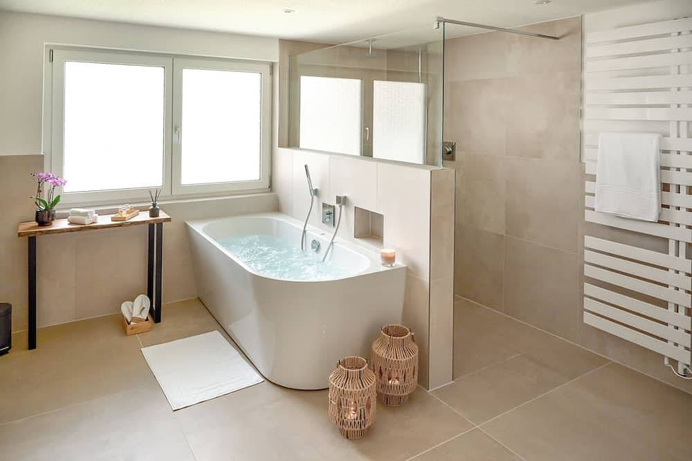 Ganze Wohnung, Deluxe-Ferienwohnung mit eigener Sauna und Whirlpool im Südschwarzwald in Rickenbach, Südschwarzwald