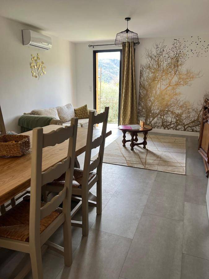 Location de vacances pour 6 personnes, avec Balcon ainsi que Terrasse et Vue à Breil-sur-Roya
