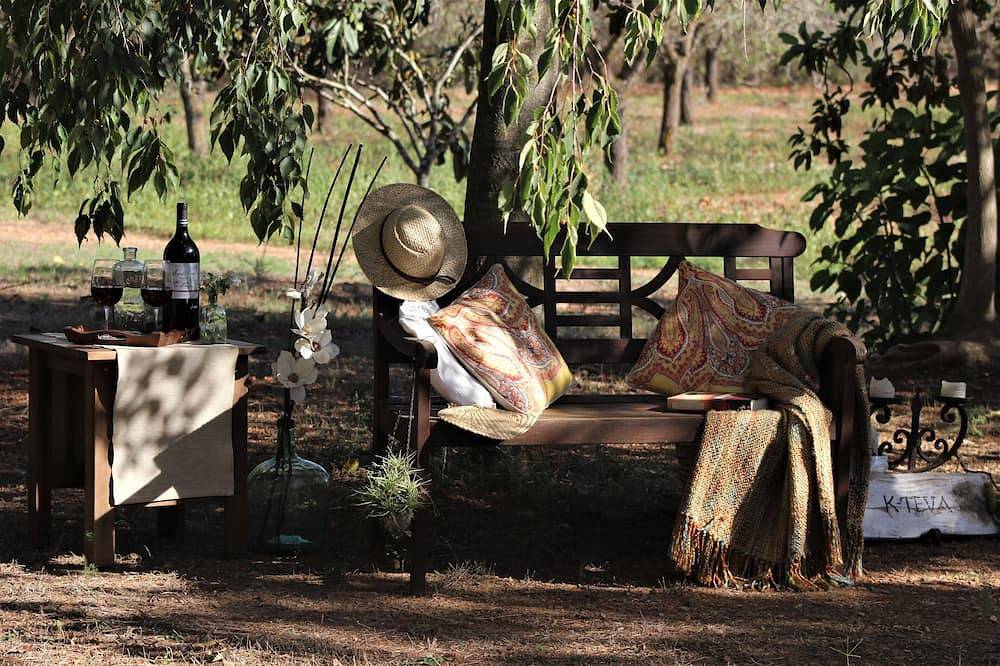 Finca de 55000 m2 con jardines, piscina privada y Wifi. A 10 minutos de Palma in Ses Rotgetes de Canet, Esporles