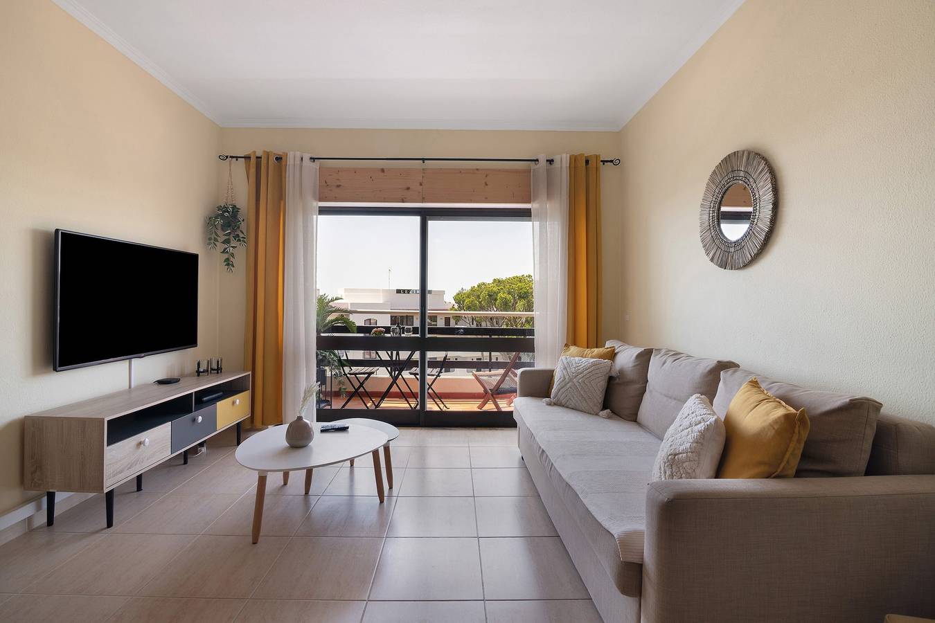Entire apartment, Apartment 'Marbel Sol Al' with Sea View, Wi-Fi and Air Conditioning in Vilamoura, Quarteira
