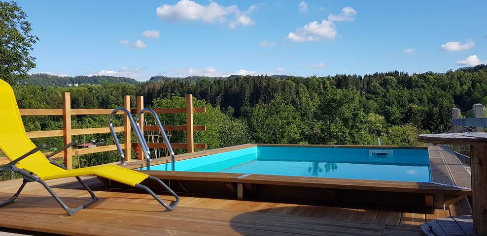 Chambre d’hôte pour 3 personnes, avec jardin ainsi que piscine et jacuzzi