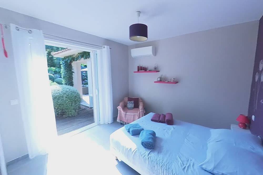 Villa con piscina climatizada cerca de la hermosa playa de Pinarellu in Sainte-Lucie de Porto-Vecchio, Zonza