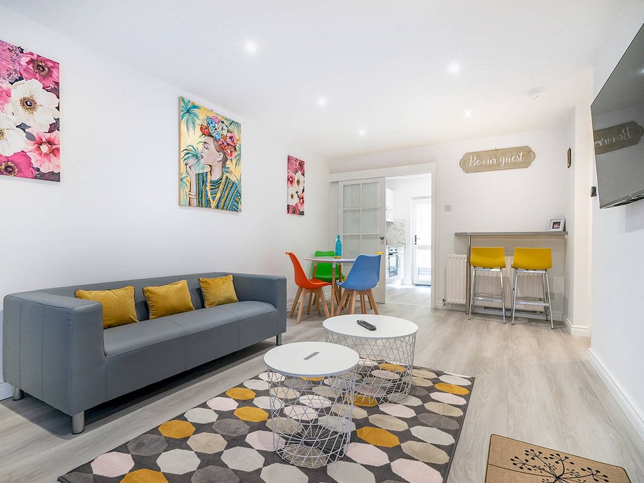 Entire apartment, Bright & Airy 2Br/2 Bath Apt in Perfect Location - Pass the Keys in Belfast, County Antrim