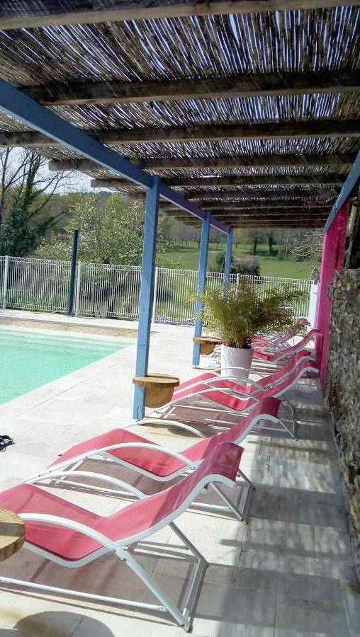 Gîte pour 2 personnes, avec vue et terrasse ainsi que jardin et piscine, animaux acceptés à Montcléra - 2