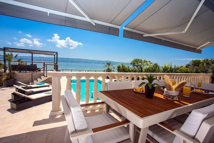 Strandvilla Draga - 32qm privatem, beheiztem Pool, 4 Schlafzimmern, Meerblick in Dugi Rat, Omis-Riviera