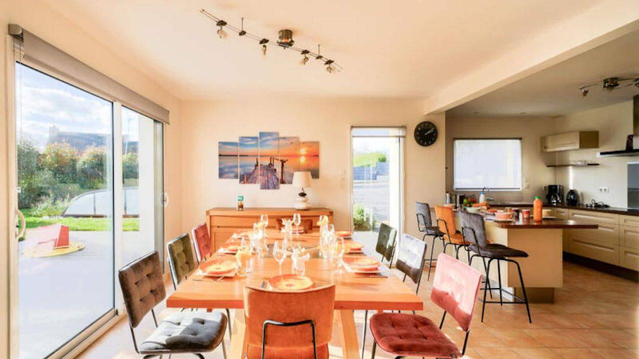 Entire holiday apartment, Ferienwohnung für 8 Personen (170 m²) in Bringall Huella in Plonéour-Lanvern, Côte de Cornouaille