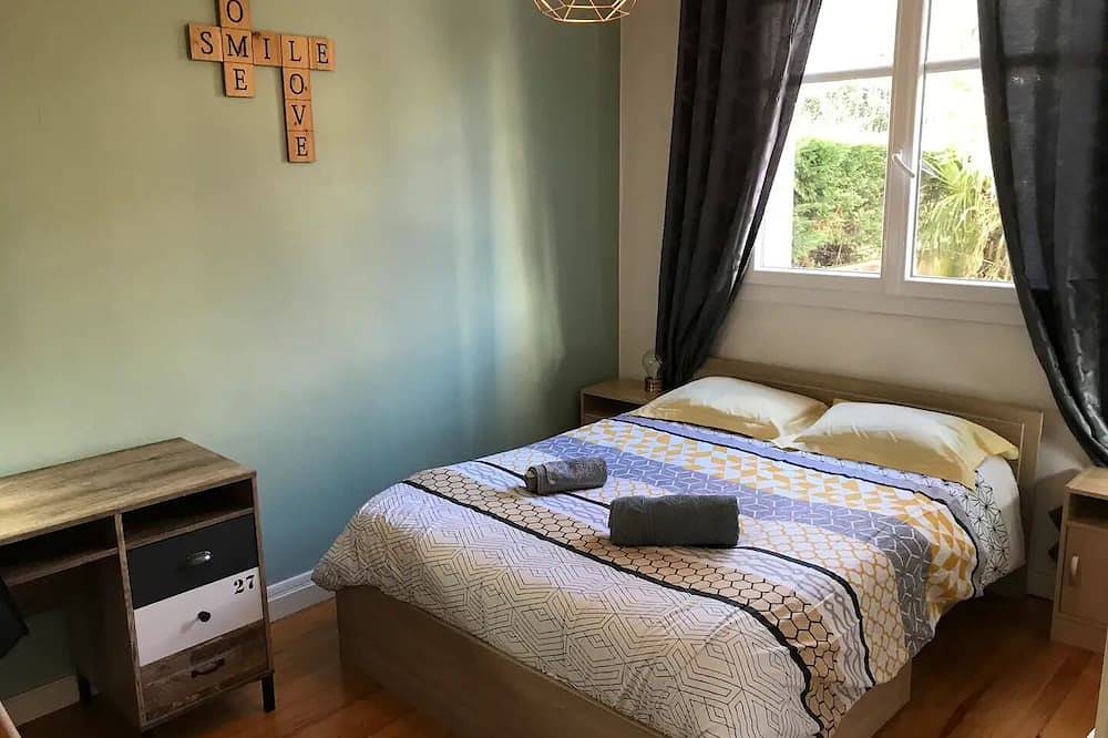 Entire apartment, Hyper Centre: Bright 2-bedroom designer apartment. in Tarbes, Hautes-Pyrénées