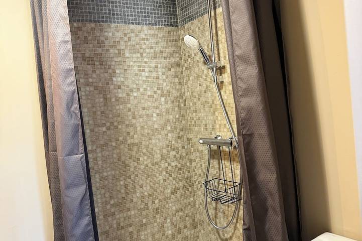 Gîte pour 6 personnes, avec jacuzzi ainsi que jardin et piscine à Berre-les-Alpes - 4