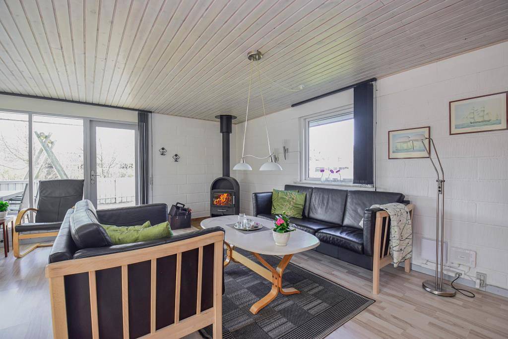 Gemütliches Ferienhaus mit Sauna, Schaukel und Kaminofen in Nørhede Vest, Ulfborg