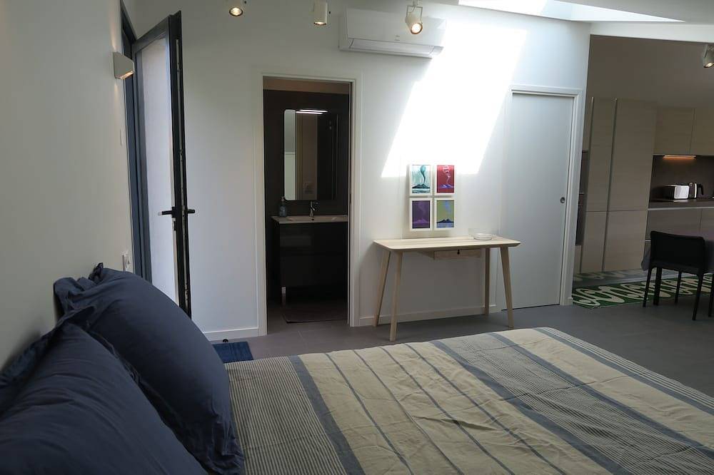 Entire apartment, Loft In The Heart Of The Village, In The Country, 10Mn From Aix in Venelles, Aix-en-Provence region