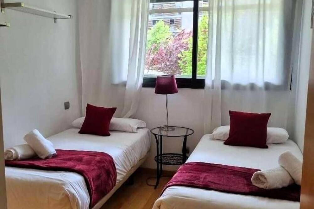 Entire apartment, Las Tablas - 3 Bedrooms with terrace in Punto de Atención al Ciudadano, Madrid