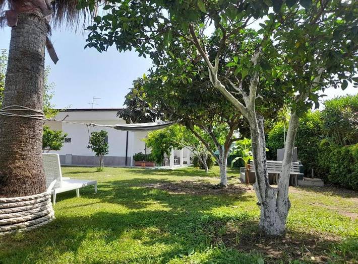 Appartamento per 4 persone, con Balcone e Terrazza nonché Giardino e Panorama a Le Castella