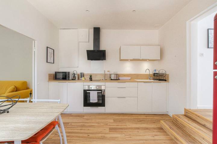 Gîte pour 6 personnes, avec terrasse, animaux acceptés à Rillieux-la-Pape - 4