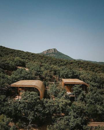 Chambre d’hôte pour 2 personnes, avec piscine ainsi que terrasse et vue à Cabrières