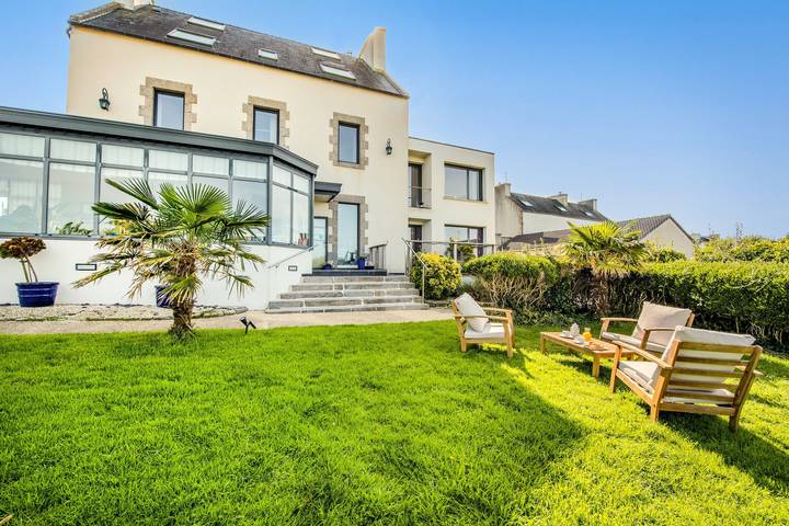Chambre 'La Demeure Océane - Côté Jardin' avec vue sur mer et jardin partagé in Ploudalmézeau, Région de Brest