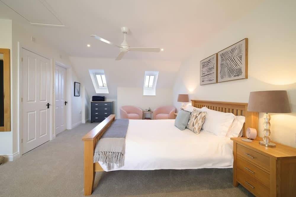 Townhouse with Views of Wells Cathedral in Wells, Somerset