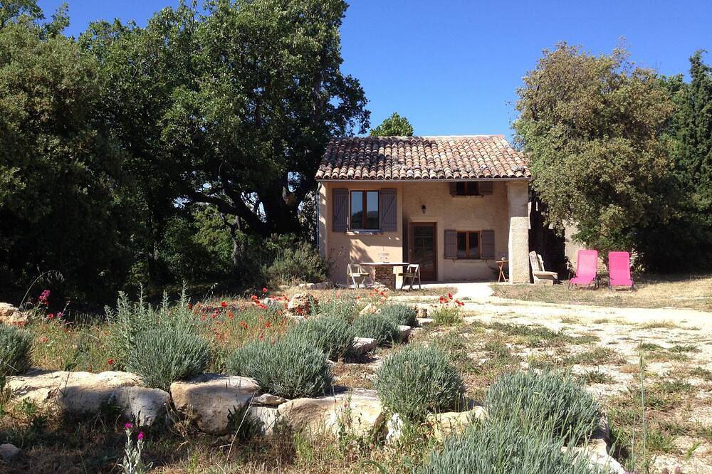 Petite maison \" le cabanon\" au coeur du luberon in Saignon, Parc naturel régional du Luberon