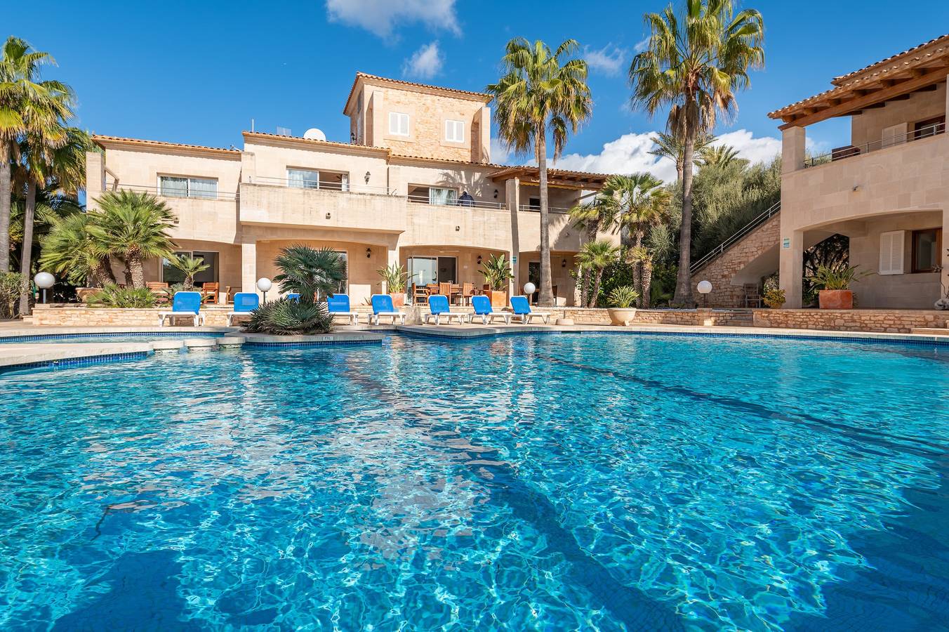 Apartamento 'Residencial Planta Baja Cerca Playa' con vistas al mar, Wi-Fi y aire acondicionado. in Cala Santanyí, Santanyí