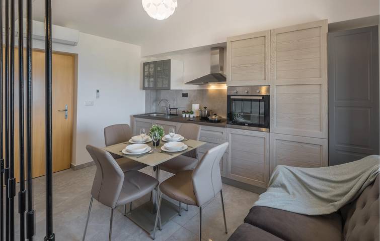 Ferienhaus für 4 Personen, mit Terrasse und Garten in Vrsar - 4