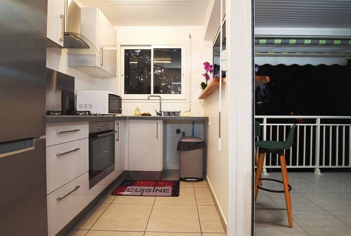 Appartement entier, Appartement avec vue à Fort-de-France 30 m² et piscine partagée in Martinique