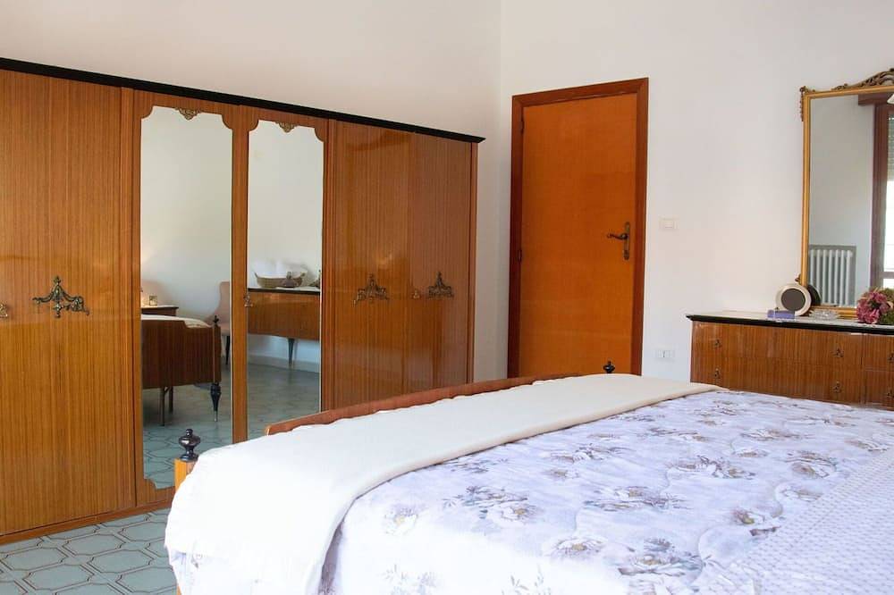 Entire apartment, Lovely apartment for 5 guests with balcony and pets allowed in Ortona (Municipality), Chieti Province