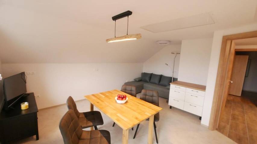 Ferienwohnung für 5 Personen, mit Balkon und Terrasse sowie Garten und Ausblick