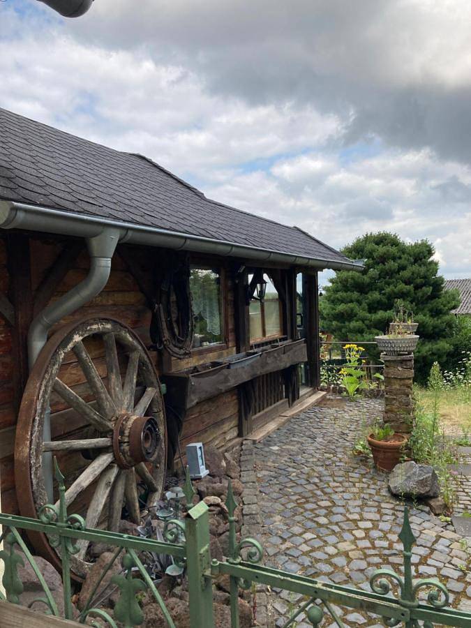 Ferienwohnung für 8 Personen, mit Terrasse und Garten sowie Ausblick in Bad Münstereifel