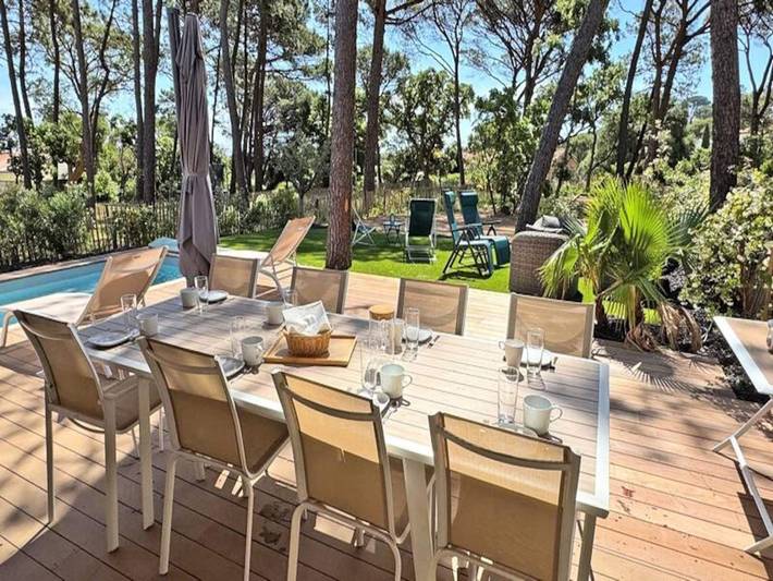 Gîte pour 10 personnes, avec piscine ainsi que terrasse et jardin, animaux acceptés dans Plage de la Nartelle - 3