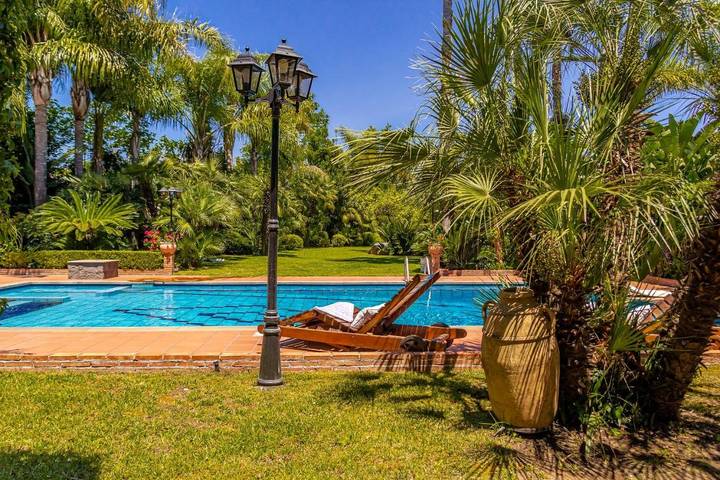 Villa per 12 persone, con giardino e panorama nonché piscina, con animali domestici in Aci Sant'Antonio