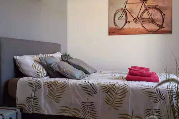 Chambre d’hôte pour 2 personnes, avec jardin ainsi que jacuzzi et piscine à Sarlat-la-Canéda