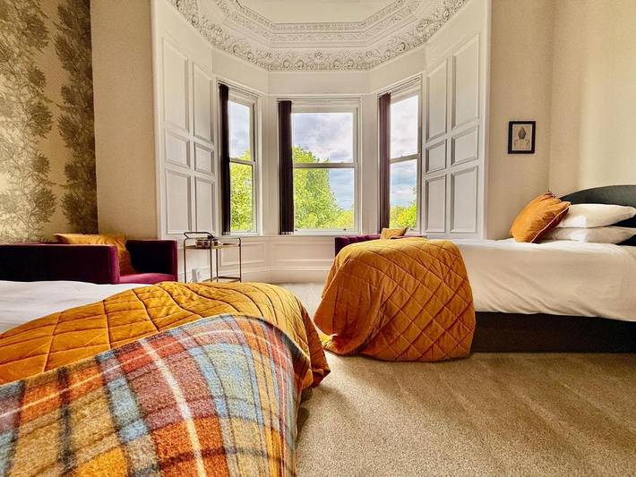 Bed and breakfast for 3 people, with view in Edinburgh
