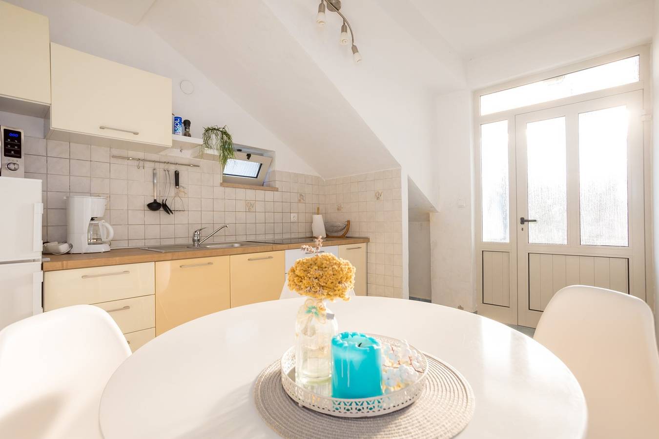 Ganze Wohnung, Kleines Apartment für 2 mit Wlan und Klimaanlage in Malinska in Malinska-Dubašnica, Krk